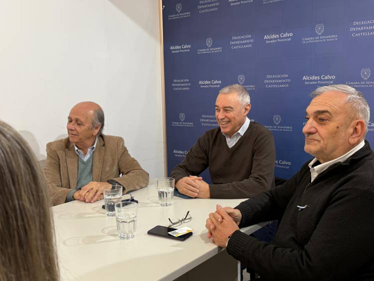 Alcides Calvo y Héctor Perotti se reunieron con funcionarios de Litoral Gas para dialogar sobre la posibilidad de que el gas natural llegue a Bella Italia   