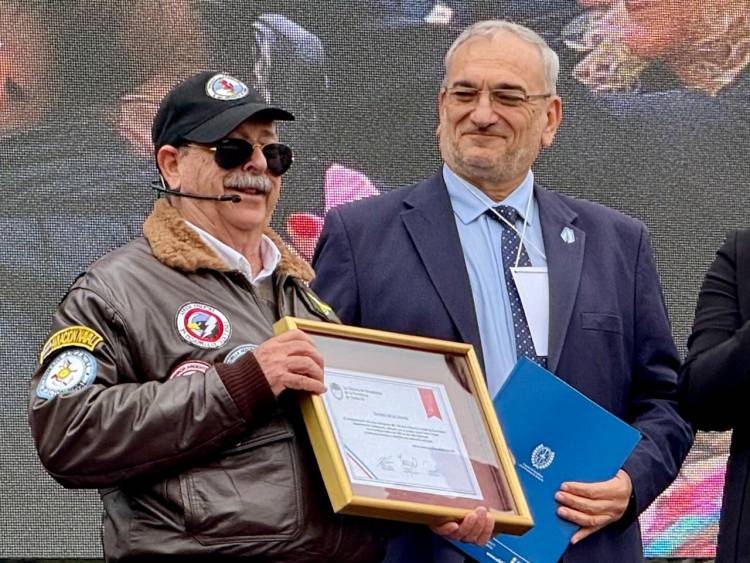 Es Ley el proyecto de Calvo que declara Patrimonio Histórico y Cultural al avión piloteado por Owen Crippa en Malvinas