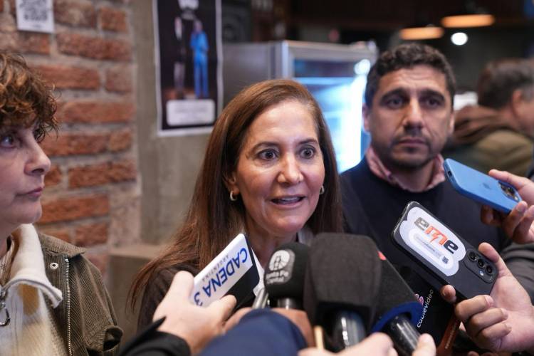 Sábado patrio en “Modo Revolución”: la Peatonal de Santa Fe se llena de actividades para acompañar al comercio