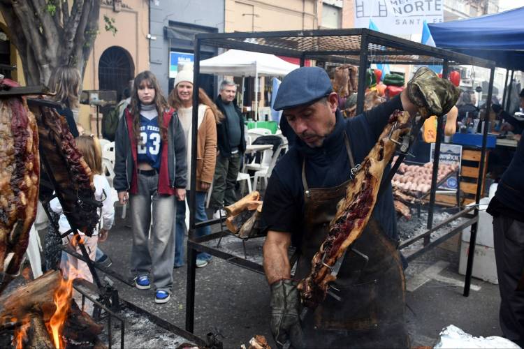 Entre acordes y platos típicos, Santa Fe revivió los “Sabores de nuestra historia”