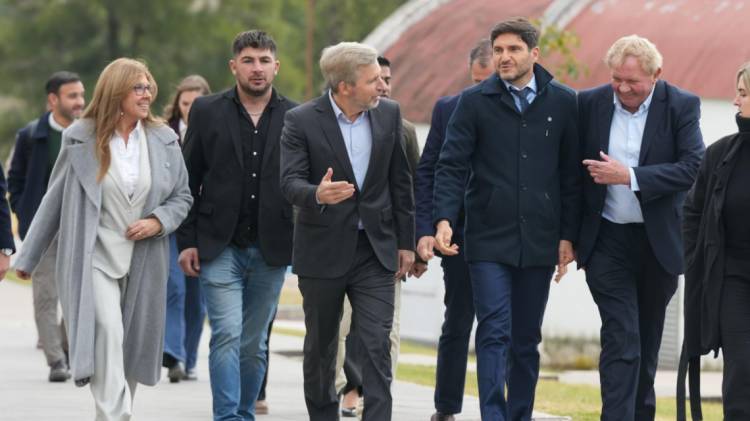 Pullaro reivindicó la regionalización como “el camino para mostrarle al país un modelo de desarrollo y producción”