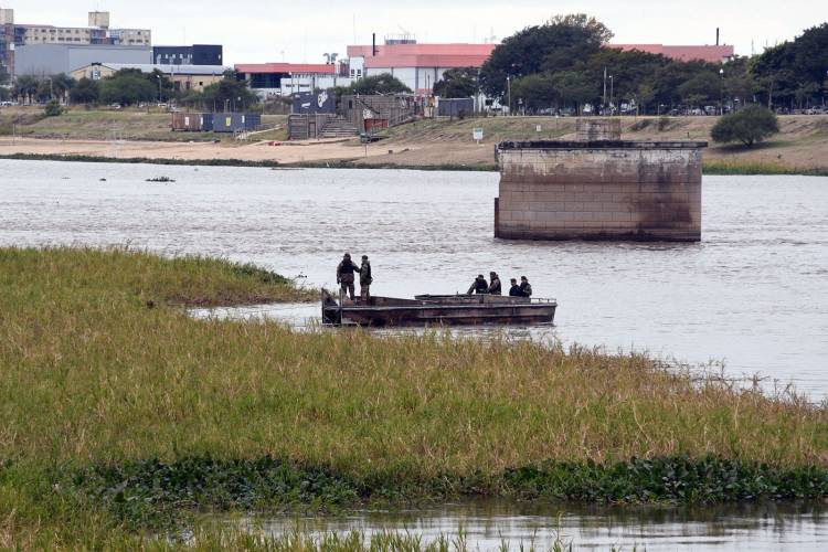La Municipalidad y el Ejército limpian la Laguna Setúbal de cara a los Juegos Suramericanos 2026