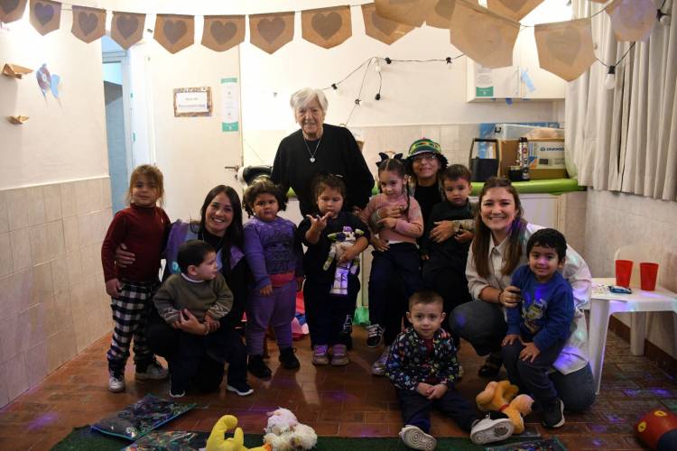  El programa “Abuelos Cuentacuentos” cerró su primera ronda en los Jardines Municipales
