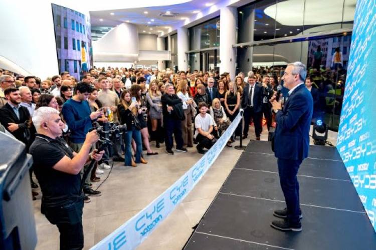 Javkin celebró la apertura de la concesionaria BYD-Neostar y ratificó el impulso a la movilidad eléctrica en la ciudad