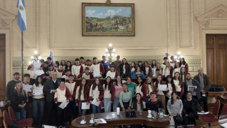 Alumnos de la EESO N° 525 “Camilo Aldao” de Bella Italia, fueron ciudadanos en el Senado
