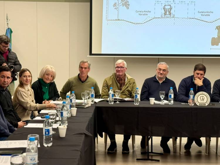 Reunión por caminos rurales en la Sociedad Rural de Rafaela