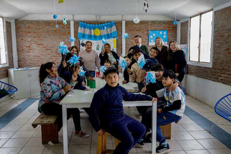 Las 18 Estaciones Municipales se tiñen de celeste y blanco para vivir el Mundial 2026 