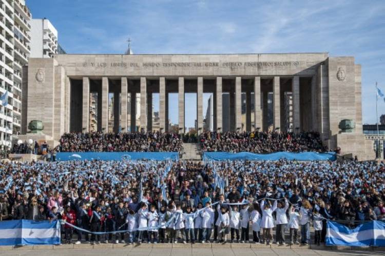 Javkin: «Hoy le devolvemos al país un Monumento con el esfuerzo de Santa Fe y el corazón de la ciudad»