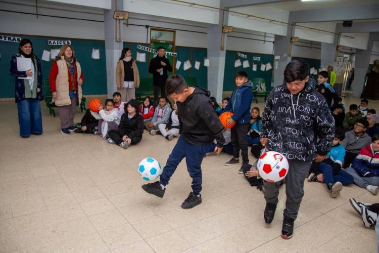 En la gestión de Pullaro, más de 100 escuelas recibieron donaciones financiadas con bienes recuperados del delito