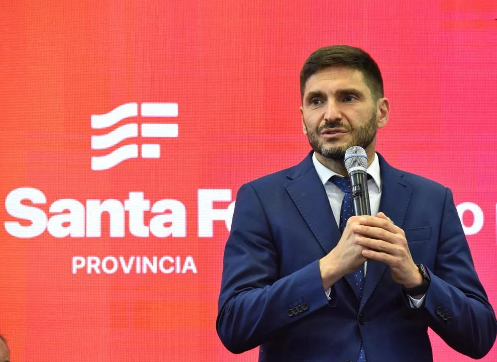 Pullaro dice que si Adorni fuese funcionario en Santa Fe “no estaría hace rato en el cargo”