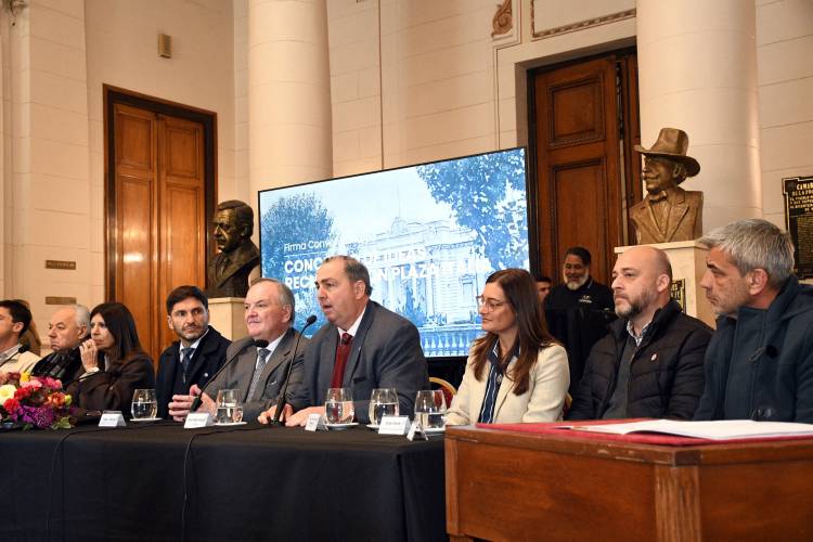 Se firmó un acuerdo para transformar la Plaza Italia en un nuevo espacio recreativo para la ciudad