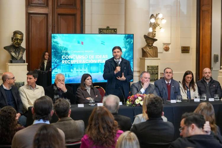 Pullaro firmó un convenio para poner en valor la Plaza Italia de la Legislatura: “Devolverá el espacio público a la ciudadanía y jerarquizará a la capital provincial”