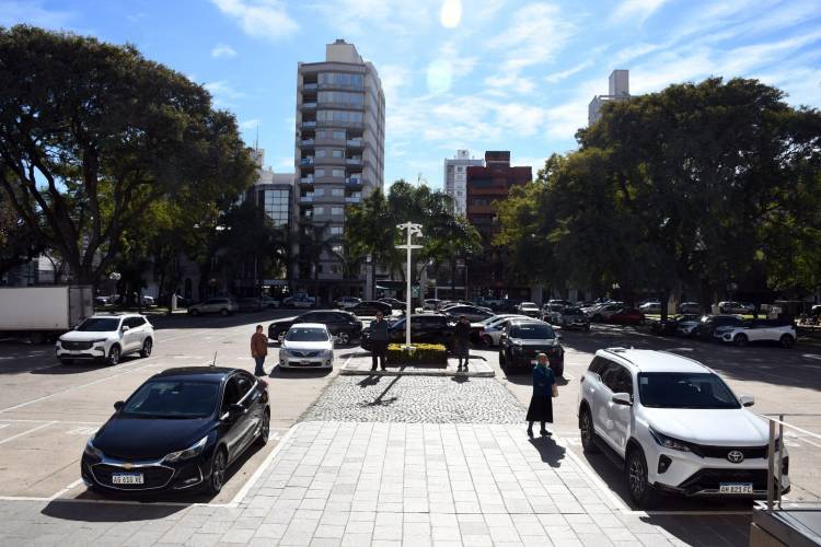 La Municipalidad coordinará el proceso participativo para transformar y recuperar la Plaza Italia