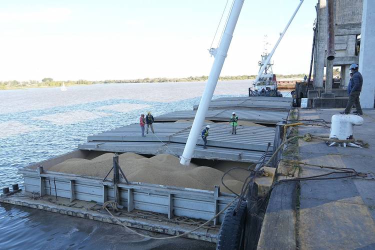 El Puerto de Santa Fe realiza un nuevo embarque de 8.000 toneladas de soja y consolida su operatividad