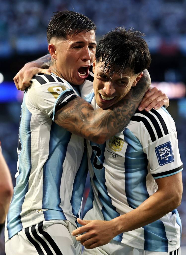 "Este equipo no se da nunca por vencido", dijo Lisandro Martínez