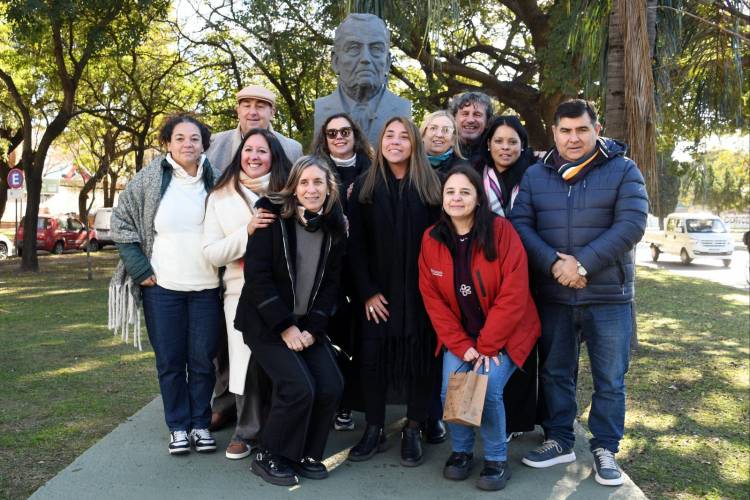 La Municipalidad puso en valor el monumento que rinde homenaje al Dr. Laureano Maradona