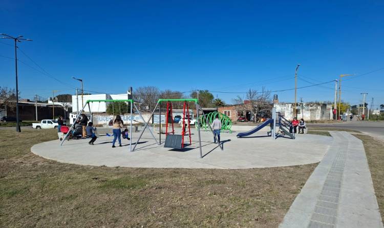 La Municipalidad recuperó un espacio abandonado y creó una nueva plaza para barrio Centenario