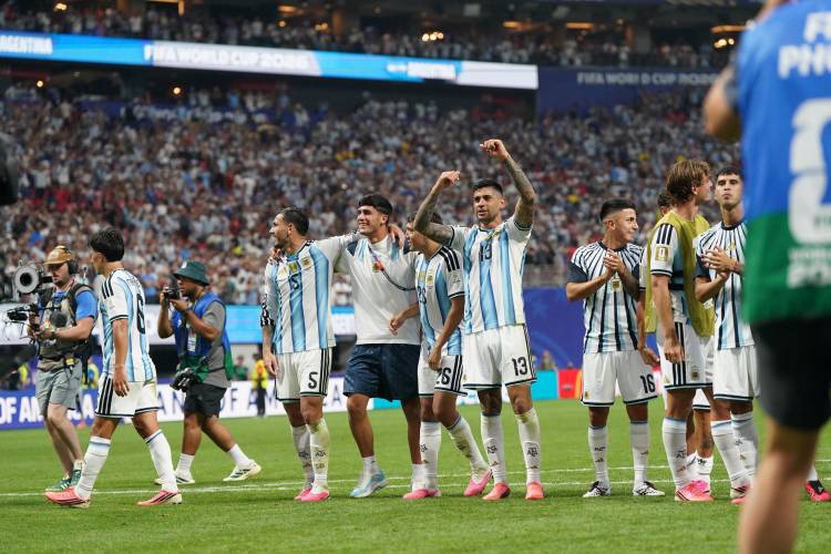 El Cuti Romero y Paredes, los más destacados en un partido de locos ante Egipto