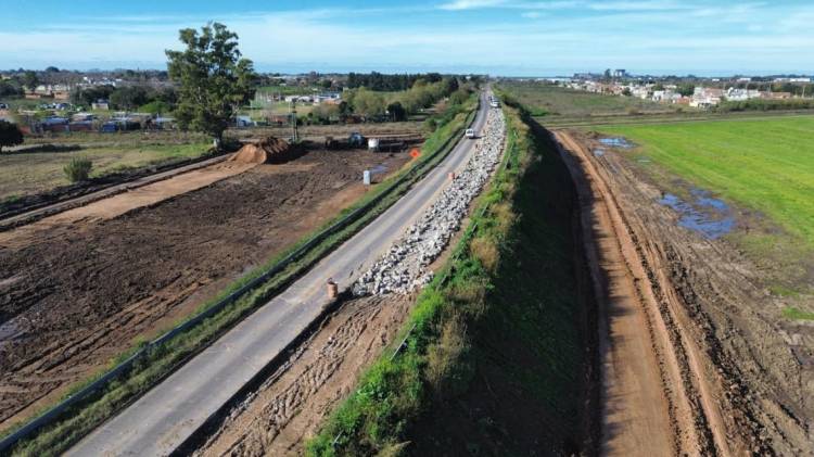 Más obras para el sistema portuario: Provincia reconstruye la Ruta 21 en un corredor clave para la salida de exportaciones