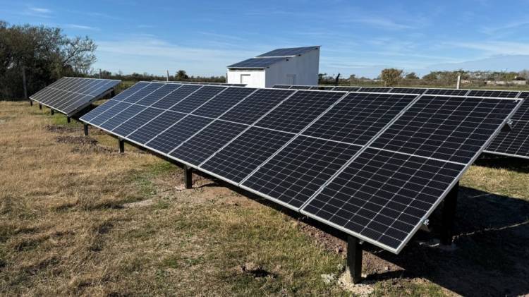 Provincia pone en marcha en Vila la primera planta cloacal del país alimentada con energía solar