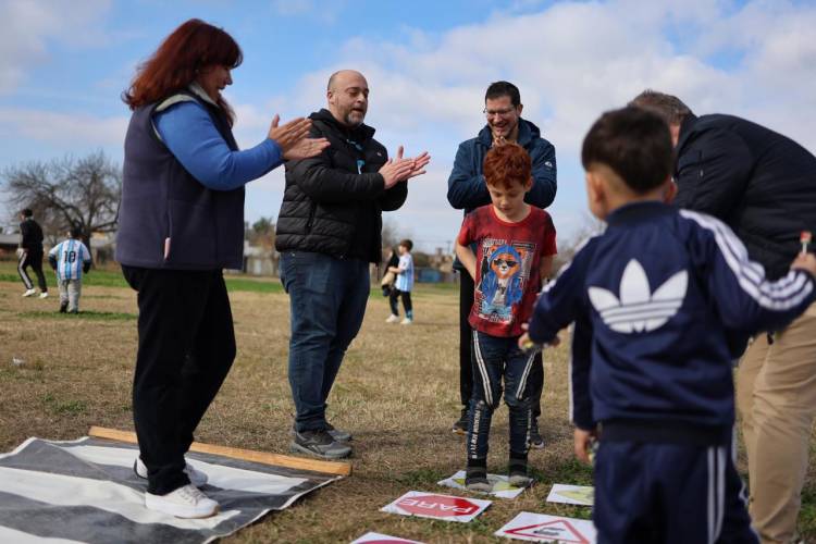 El Concejo acompañó la primera kermés barrial organizada por los vecinos del distrito Norte