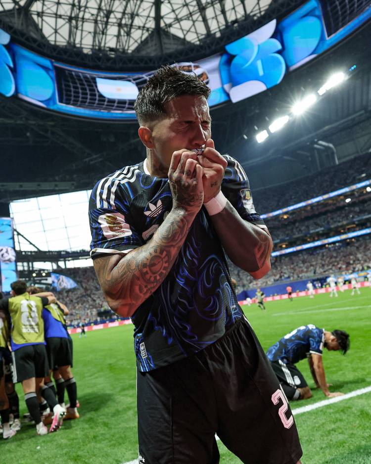 Enzo Fernández y Lionel Messi, figuras en una nueva remontada histórica argentina