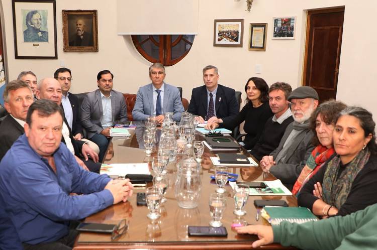 Provincia ofreció aumentos de hasta 15,5 % para el segundo semestre con mínimos garantizados, alcanzando un 36 ?aumento anual