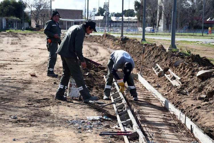 El Municipio avanza en la apertura y nivelación de calle Urquiza para integrar el barrio Centenario