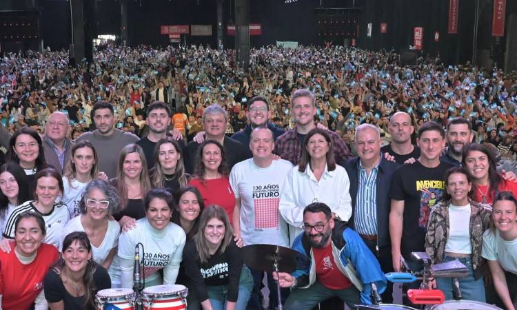 Desde Rosario, el Socialismo se mostró fuerte y en carrera de cara al 2027