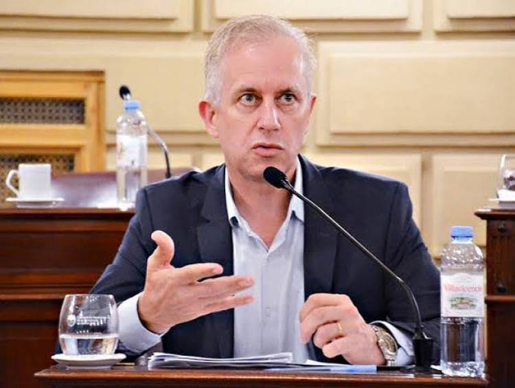 Piden que Pullaro rompa el silencio ante el proyecto de ley de extranjerización de la tierra