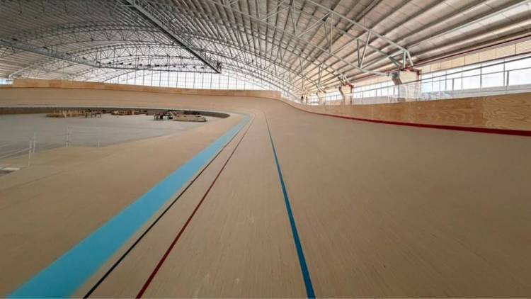 Juegos Suramericanos 2026: finalizó el montaje de la pista del imponente velódromo que construye la gestión Pullaro en Rafaela