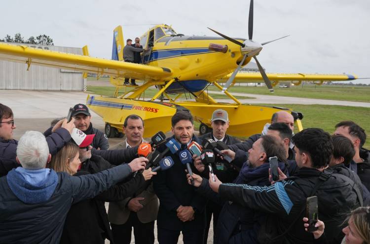 Pullaro: “Hoy le podemos decir a los santafesinos que tenemos una flota aérea preparada para combatir incendios”