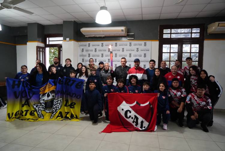 La Antorcha Suramericana pasó por Santo Tomé y Recreo y continúa su recorrido