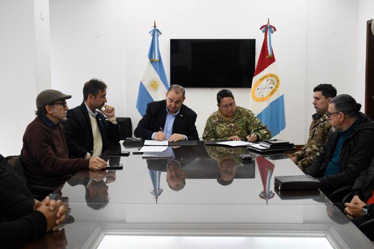 Se firmó un convenio para remover los embalsados de la Laguna Setúbal
