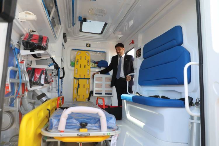 El gobierno de Pullaro avanza con la compra de 103 ambulancias y consolida una renovación histórica del sistema de emergencias