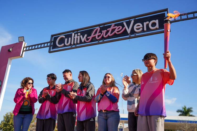 La Antorcha Suramericana llegó a Vera y fue llevada por destacados deportistas
