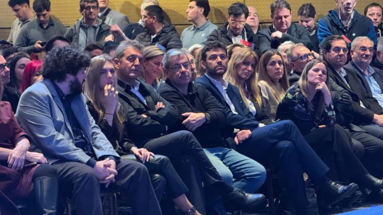 Sergio Massa en Rosario acompañó el lanzamiento de la candidatura a gobernador de Diego Giuliano