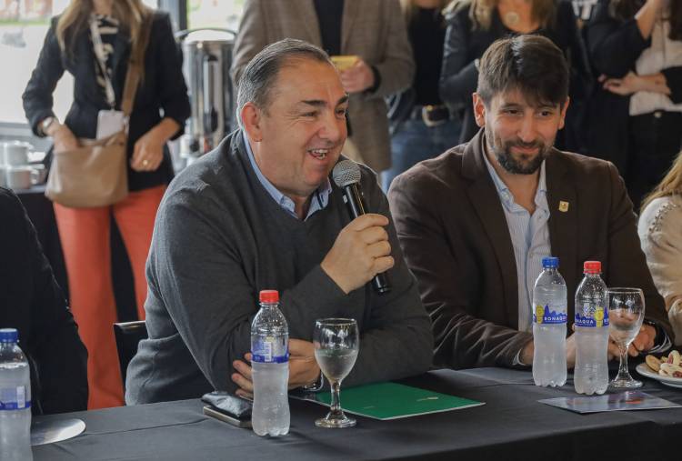 Comenzó en Santa Fe y Paraná el 32° Encuentro de Municipios Turísticos