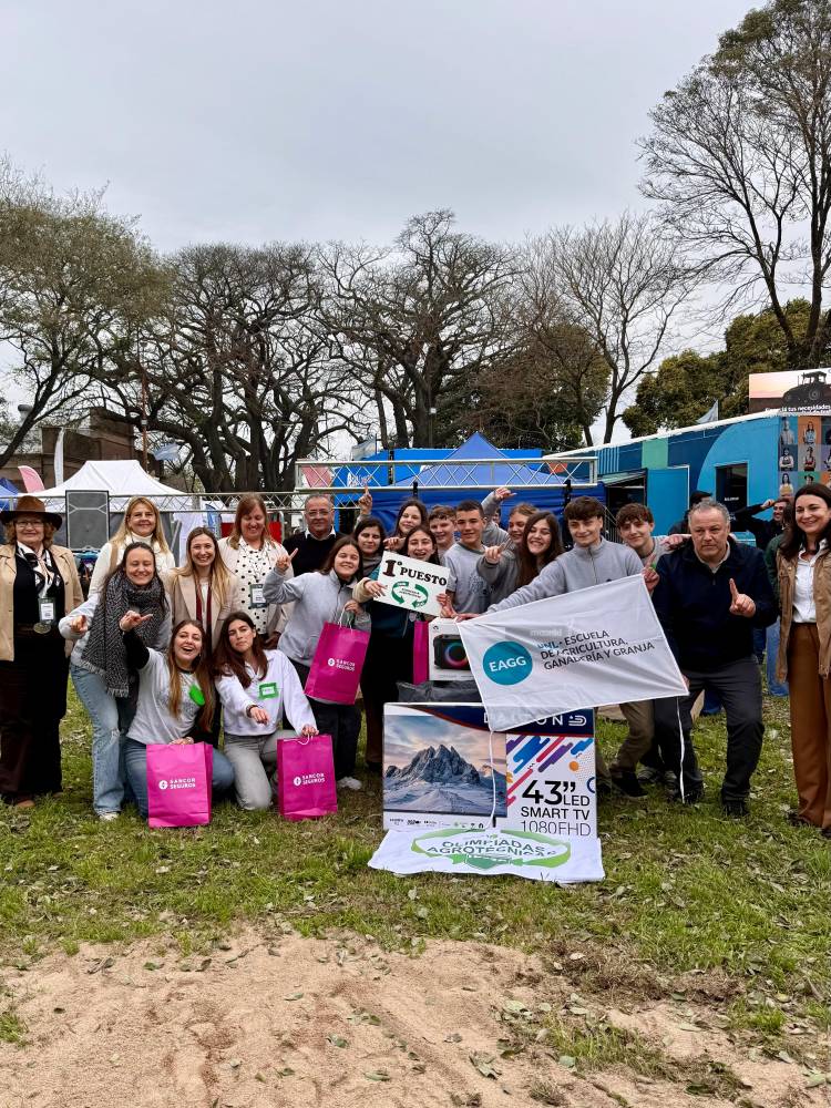 Calvo acompañó la premiación de las olimpíadas agrotécnicas de la Exppo Rural de Rafaela