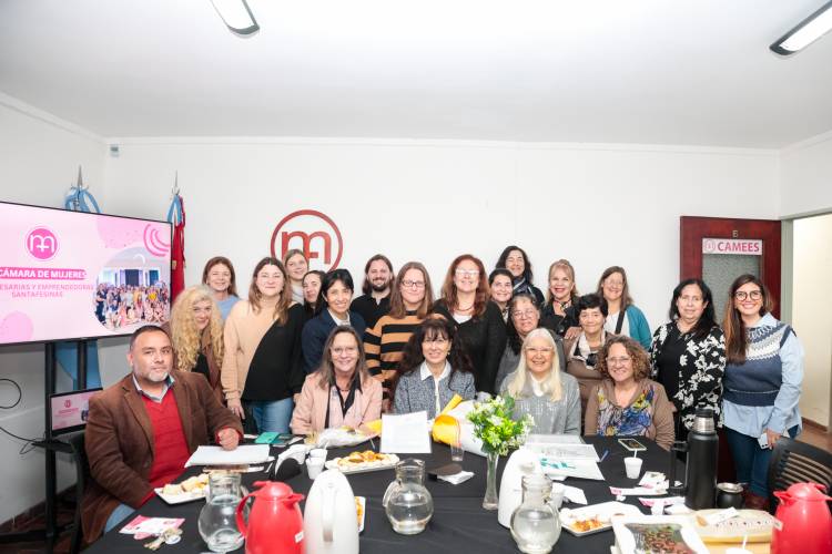 La UNL y CAMEES acuerdan fortalecer el trabajo de mujeres emprendedoras