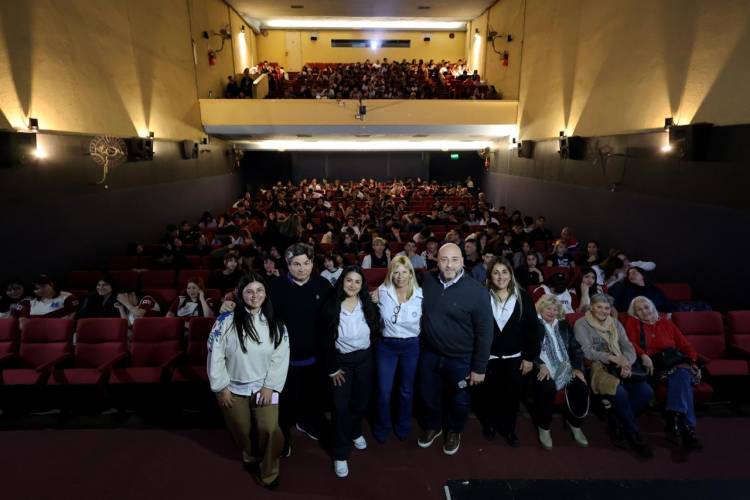 El Concejo Joven y el Concejo Mayor compartieron una jornada de cine, memoria y debate