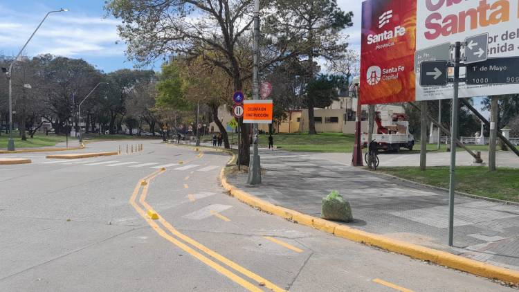 La Municipalidad reordena el estacionamiento para acompañar la nueva ciclovía de la ciudad