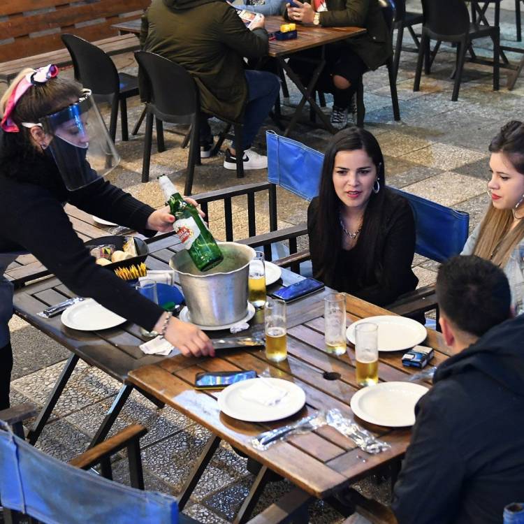 Nocturnidad: los bares de Santa Fe extenderán sus horarios durante todo septiembre