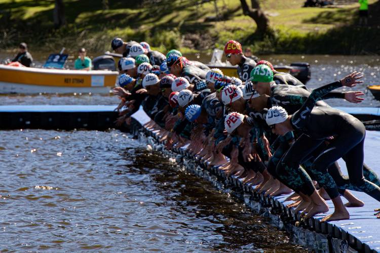 El lago del Parque del Sur, escenario de un histórico Mundial Juvenil de Aguas Abiertas