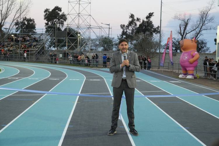 Juegos Suramericanos: Pullaro inauguró la pista de atletismo más moderna de la Argentina