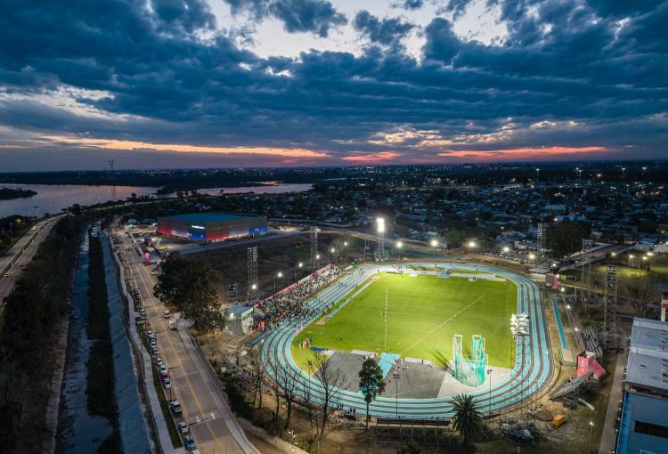 Juegos Suramericanos: Pullaro inauguró la pista de atletismo más moderna de la Argentina