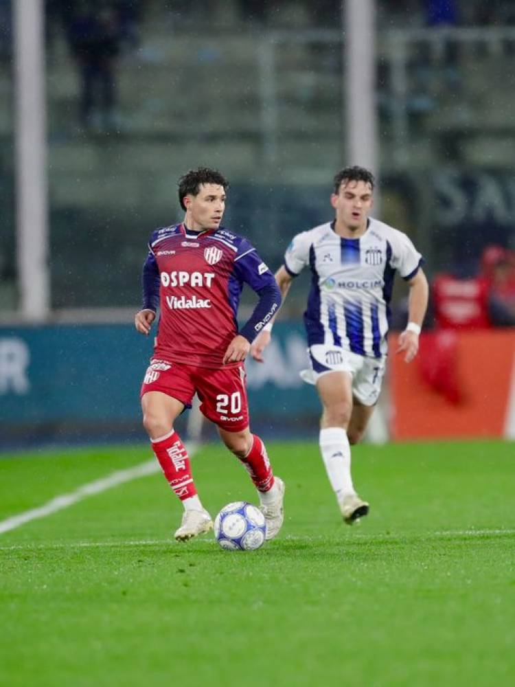 Unión tuvo una noche para el olvido en Córdoba, cayó ante Talleres y quedó lejos de la cima
