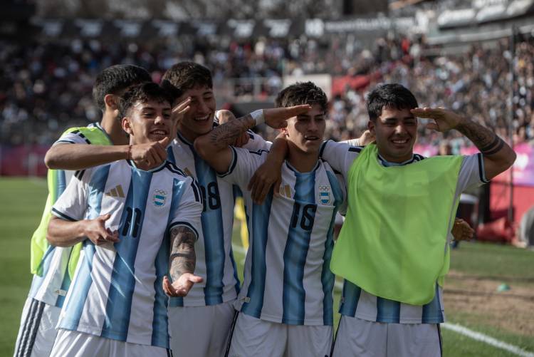  Argentina le empató a Venezuela en el final y se metió en semifinales del fútbol en los Suramericanos
