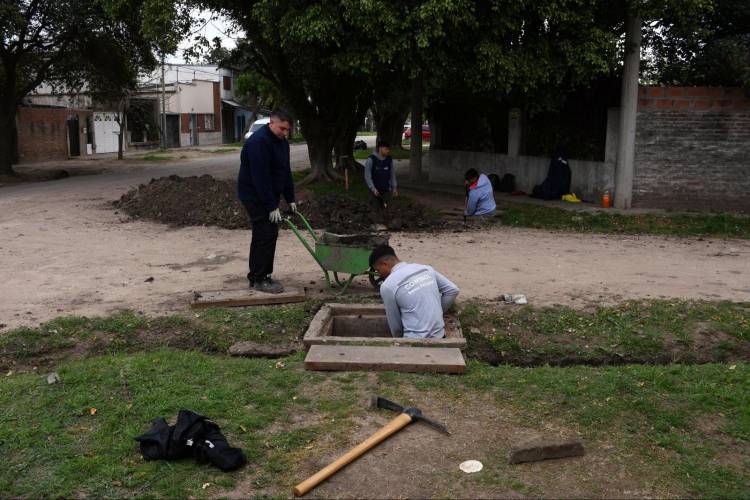 Poletti supervisó las tareas del Plan de Zanjeo en barrio San Martín y El Tránsito
