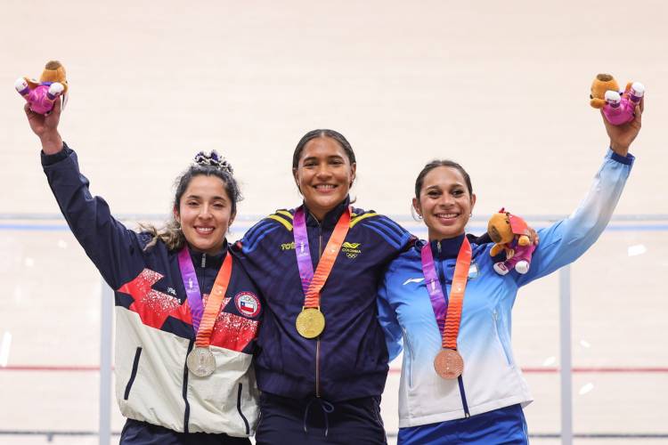 Ciclismo Pista en los Juegos: Stefany Cuadrado y Daniela Colilef celebraron en el Velódromo de Rafaela